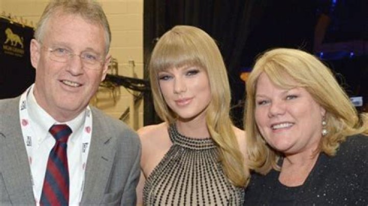 Did Taylor Swift's Parents Remarry?