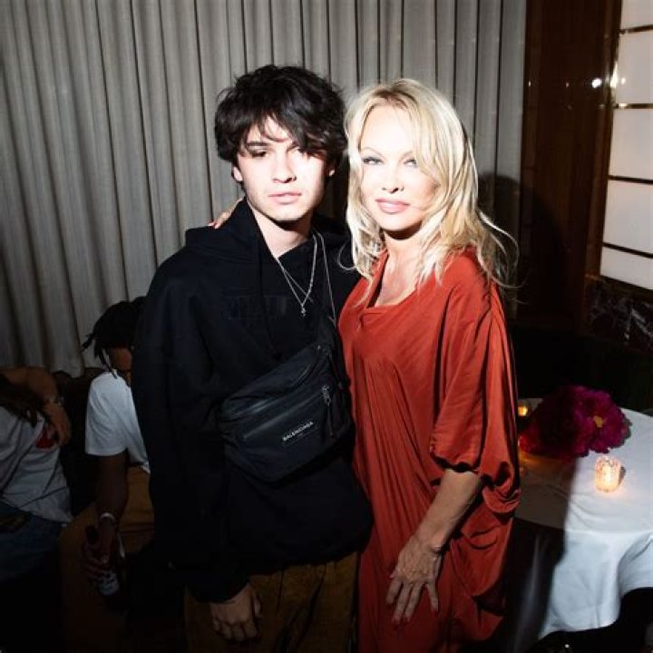 Dylan Jagger Lee's Bank Account: Exploring His Net Worth
