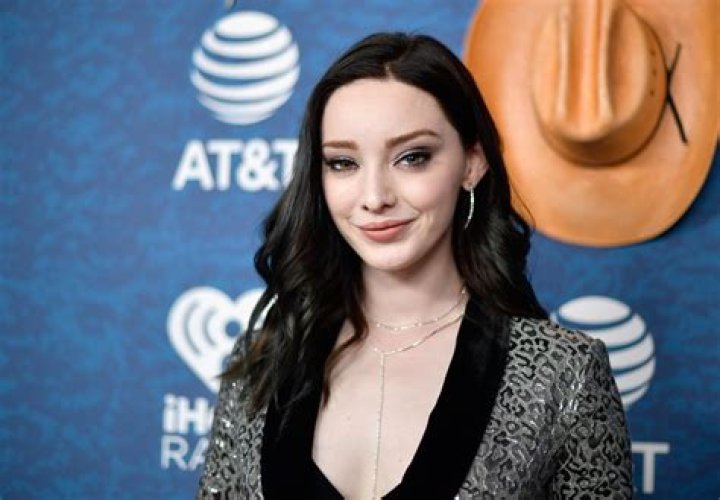 Emma Dumont Shines In Oppenheimer: A Stellar Performance