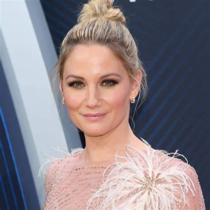 Jennifer Nettles Net Worth, Age, Height, Bio, Birthday, Wiki! ·
