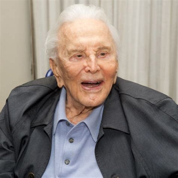 Kirk Douglas left the bulk of his estate to charity, not to his widow or sons ·