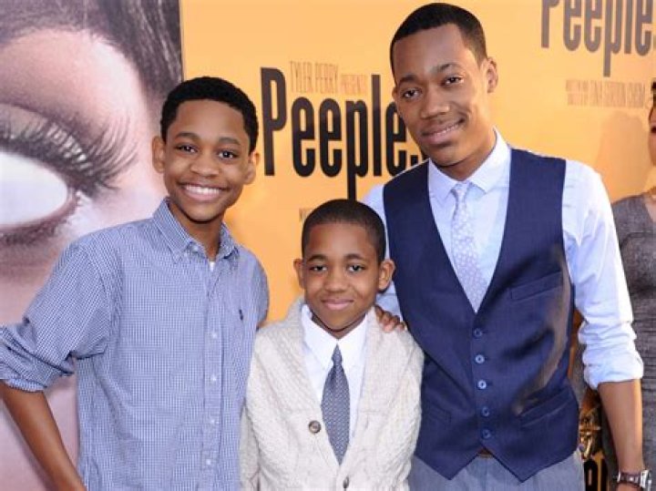 Tyrel Jackson Williams Talks Lab Rats at The Let It Shine Premiere! Celeb Secrets ·