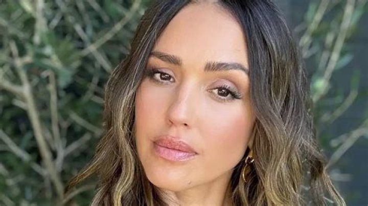 Unveiling Jessica Alba's Youthful Radiance In The Early 2000s