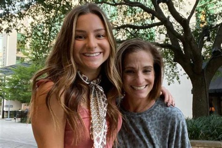 Who is Mary Lou Rettons daughter Skyla Brae Kelley? Bio, age, boyfriend, college, net worth ·