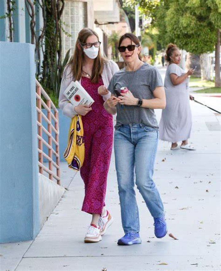 Why Does The Enigmatic Violet, Jennifer Garner's Daughter, Consistently Wear A Mask?